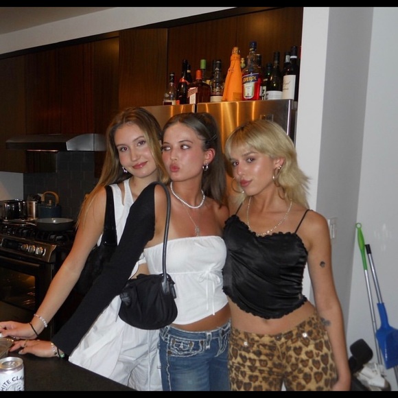 NYC GIRL MYSTERY BOX - Picture 1 of 8